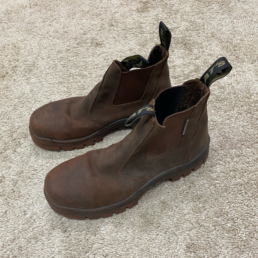 Metal toe walkabout work boot